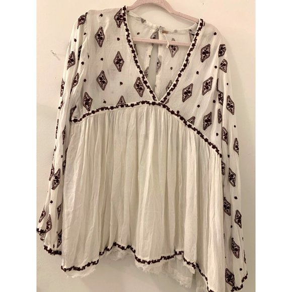 Free People White long sleeve Embroidered Boho Tunic Size Large - Picture 2 of 4